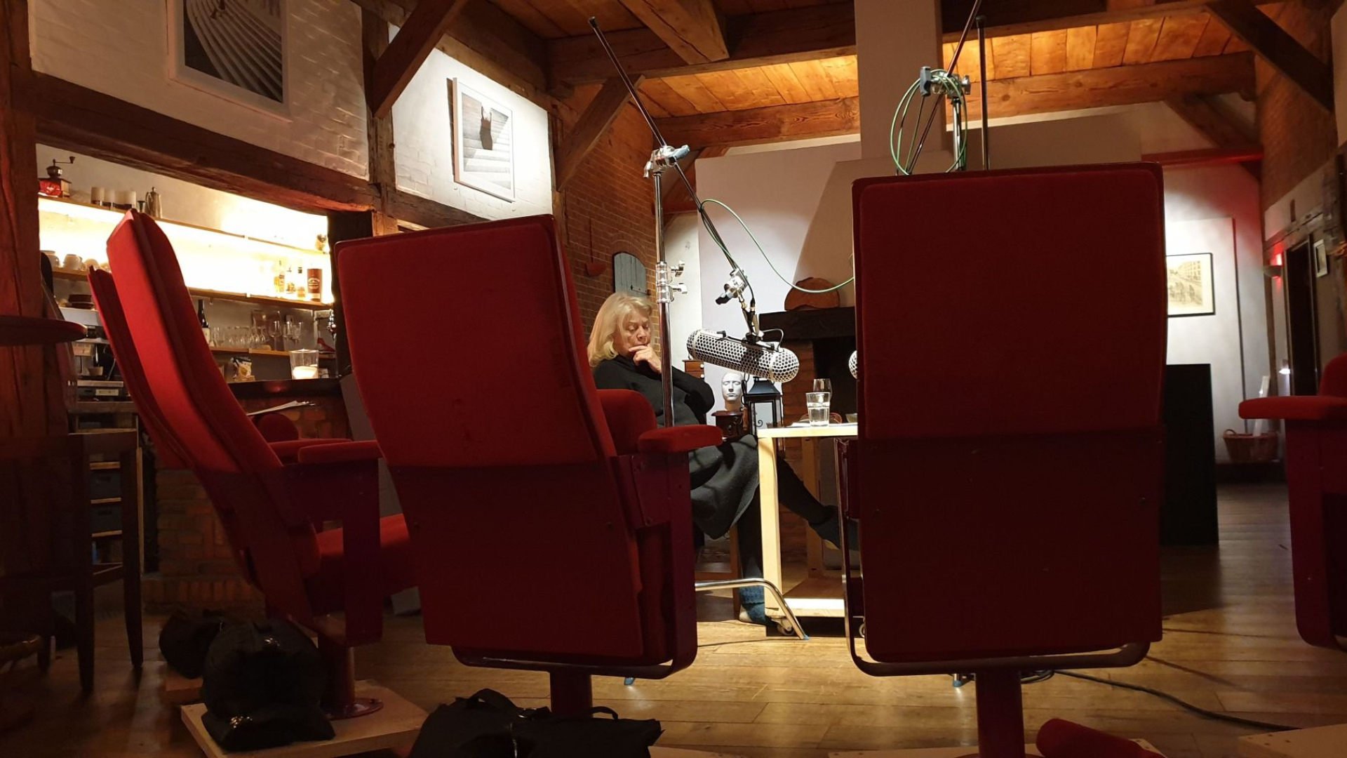 Abbildung von Karin Ugowski Interview Talks in the Studio Atelier Nord
